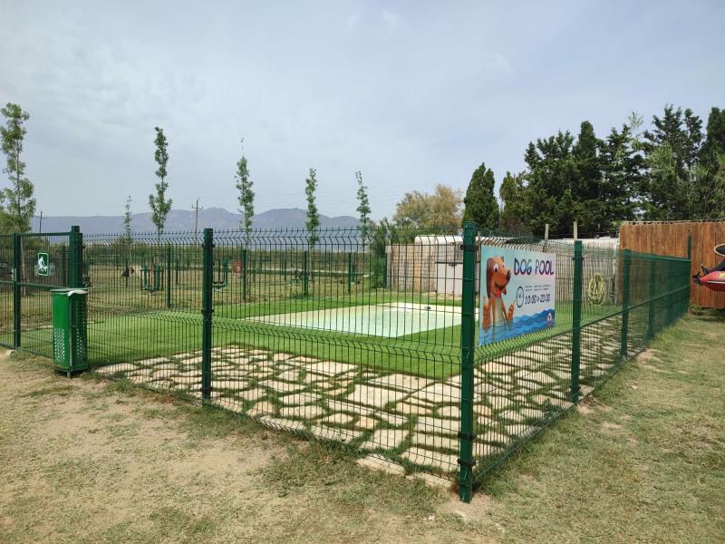camping castell mar dog pool