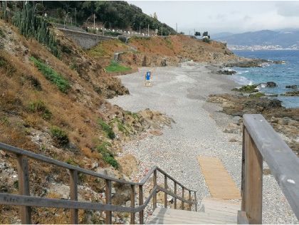playa en Ceuta donde hay instalado un parque de agility para perros